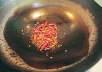 辣味酱香烧牛腩的做法 步骤3