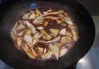 辣味酱香烧牛腩的做法 步骤7