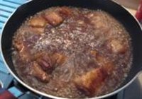 红烧肉焖豆角干的做法 步骤4