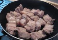 红烧肉焖豆角干的做法 步骤1