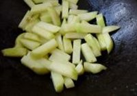 茄子烧土豆的做法 步骤4