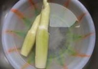 茭白焖肉的做法 步骤2