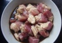 茭白焖肉的做法 步骤5