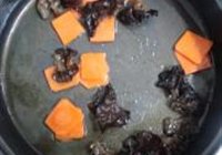四彩烩虾球的做法 步骤5
