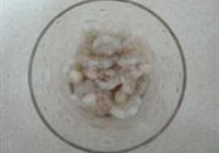 四彩烩虾球的做法 步骤4