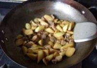 茭白焖肉的做法 步骤12