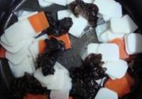 四彩烩虾球的做法 步骤6