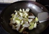 茭白焖肉的做法 步骤8