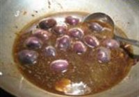 酱焖紫色小土豆的做法 步骤6