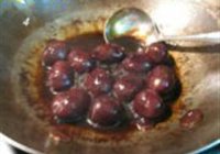 酱焖紫色小土豆的做法 步骤7