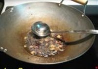 酱焖紫色小土豆的做法 步骤5