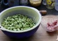 剁椒肉末蚕豆煲的做法 步骤1