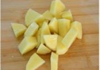 土豆蒸肥肠的做法 步骤6