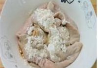 土豆蒸肥肠的做法 步骤1