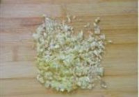 土豆蒸肥肠的做法 步骤2