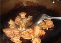 腊肉炒泡菜蘑芋的做法 步骤11