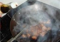 腊肉炒泡菜蘑芋的做法 步骤12