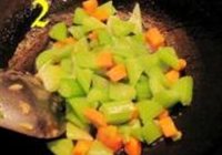 蚝油牛肉粒的做法 步骤2