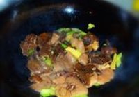 松蘑烧排骨的做法 步骤10
