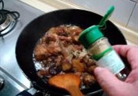 黄焖栗子鸡的做法 步骤11