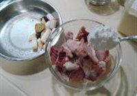 黄焖栗子鸡的做法 步骤2