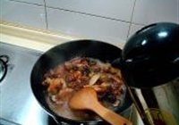 黄焖栗子鸡的做法 步骤8