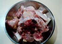 黄焖栗子鸡的做法 步骤1