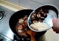 黄焖栗子鸡的做法 步骤7