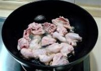 黄焖栗子鸡的做法 步骤3