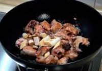 黄焖栗子鸡的做法 步骤5