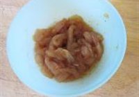 柱候酱炒鸡丝蒜苔的做法 步骤1