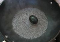 皮蛋肉饼汤的做法 步骤1