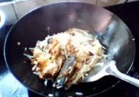 白萝卜丝煮鱼的做法 步骤5
