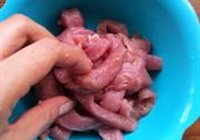 糖醋里脊的做法 步骤2