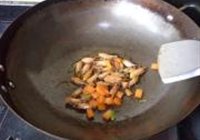 虾头烧豆腐的做法 步骤6