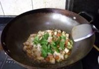 虾头烧豆腐的做法 步骤12
