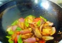 尖椒回锅肉的做法 步骤11