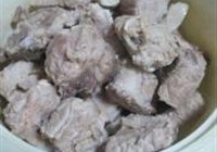 鹌鹑蛋烧排骨的做法 步骤2
