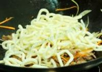 生炒三鲜乌冬的做法 步骤7