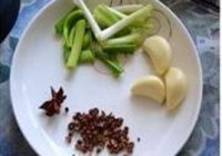 板栗烧鸡的做法 步骤2