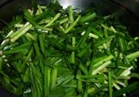 韭菜炒鸡蛋的做法 步骤2