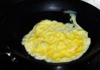 韭菜炒鸡蛋的做法 步骤4