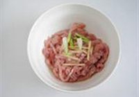 尖椒肉丝的做法 步骤2