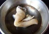 蒜叶牛皮蹄筋的做法 步骤2