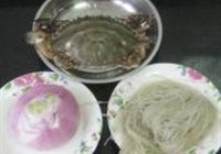红膏蟹洋葱粉丝煲的做法 步骤1