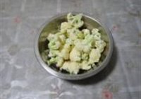 番茄菜花炒虾球的做法 步骤2