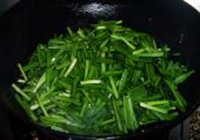 韭菜炒鸡蛋的做法 步骤6