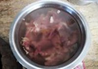 芹菜鸭肝盖汤面的做法 步骤1