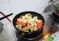 番茄菜花炒虾球的做法 步骤9