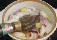 红膏蟹洋葱粉丝煲的做法 步骤8
